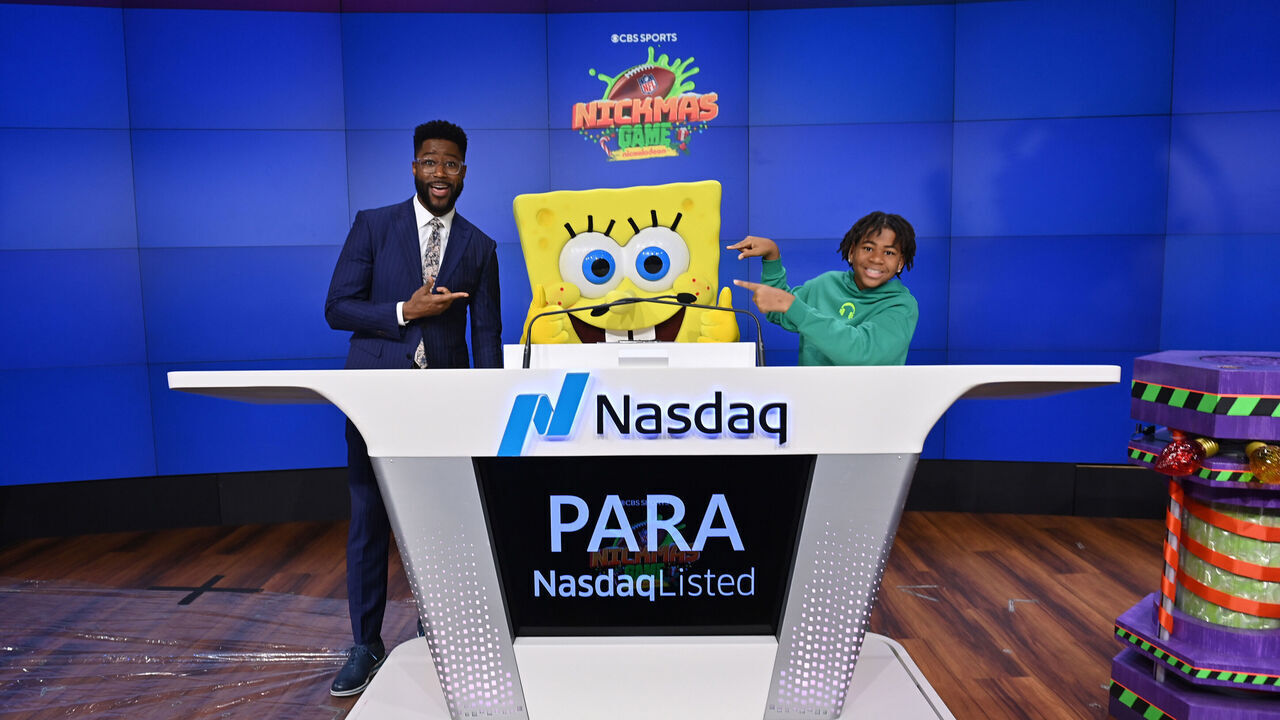 NEW YORK, NEW YORK - DECEMBER 13: Nate Burleson, SpongeBob and Young Dylan, with Nickelodeon, CBS Sports and the NFL ring the Nasdaq Opening Bell in celebration of the Nickelodeon NFL Nickmas Game at NASDAQ MarketSite on December 13, 2022 in New York City.