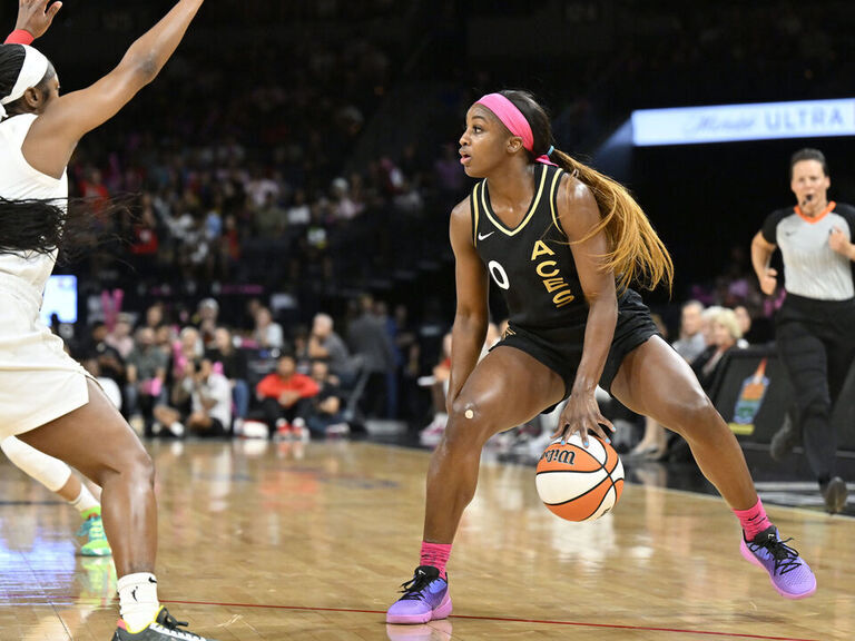 aces-clinch-playoff-spot-after-blowout-victory-over-dream-thescore