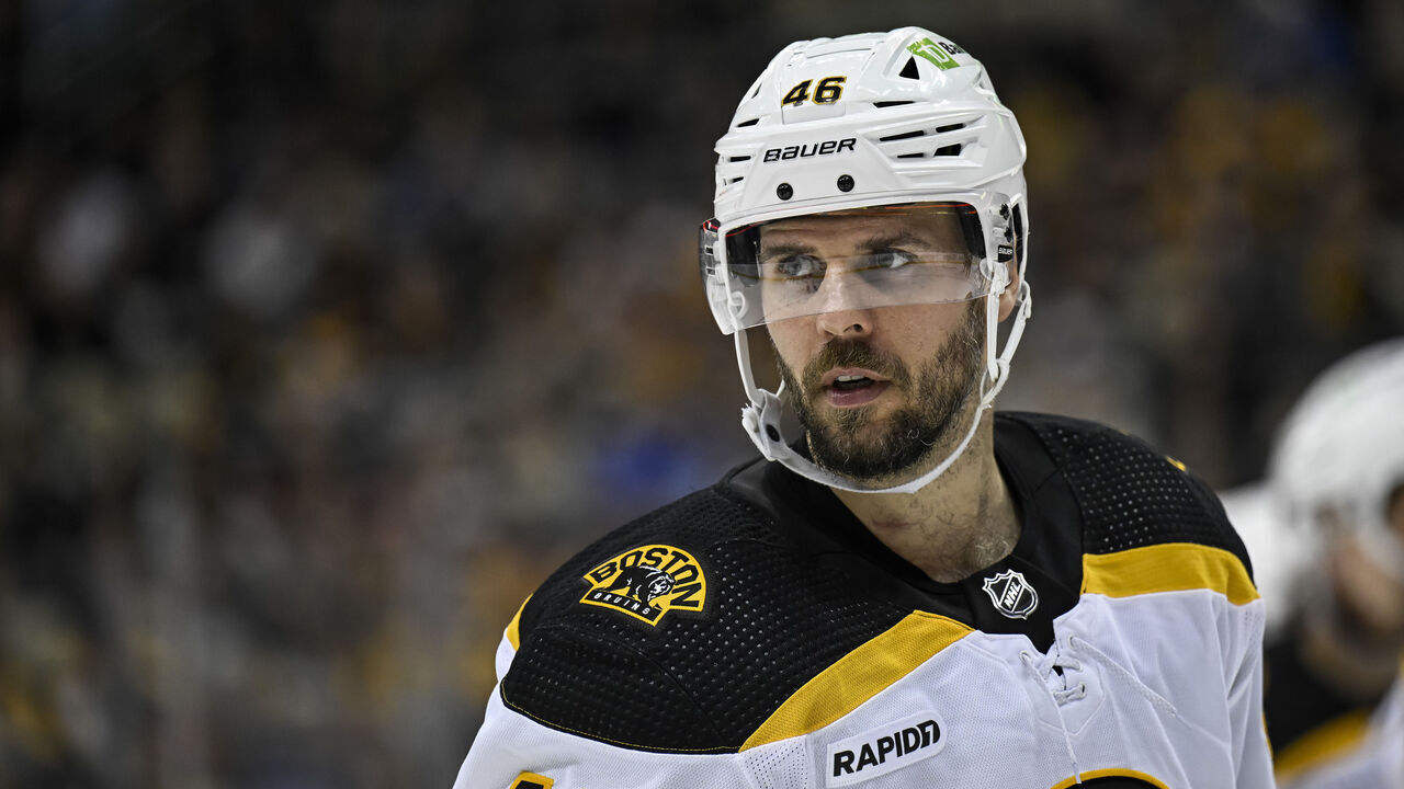 PITTSBURGH, PA - APRIL 01: Boston Bruins Center David Krejci (46) looks on during the third period in the NHL game between the Pittsburgh Penguins and the Boston Bruins on April 1, 2023, at PPG Paints Arena in Pittsburgh, PA.