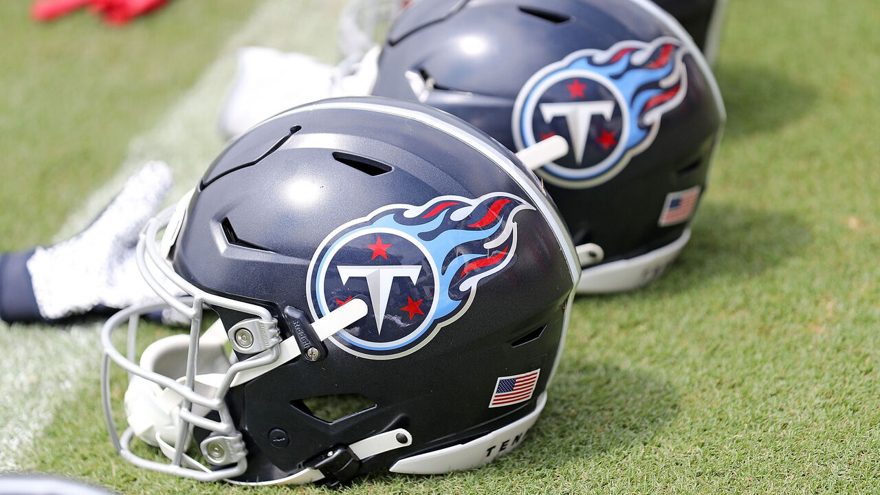 Titans' Burks evaluated for concussion after helmet hit