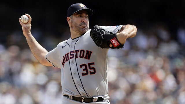 NEW YORK, NY - AUGUST 5: Justin Verlander #35 of the Houston Astros pitches against the New York Yankees during the second inning at Yankee Stadium on August 5, 2023 in New York City. The Yankees won 3-1.
