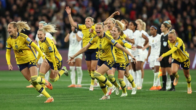 MELBOURNE, AUSTRALIA - AUGUST 06: Sweden players celebrate the team's victory through the penalty shootout in the FIFA Women's World Cup Australia & New Zealand 2023 Round of 16 match between Sweden and USA at Melbourne Rectangular Stadium on August 06, 2023 in Melbourne / Naarm, Australia.
