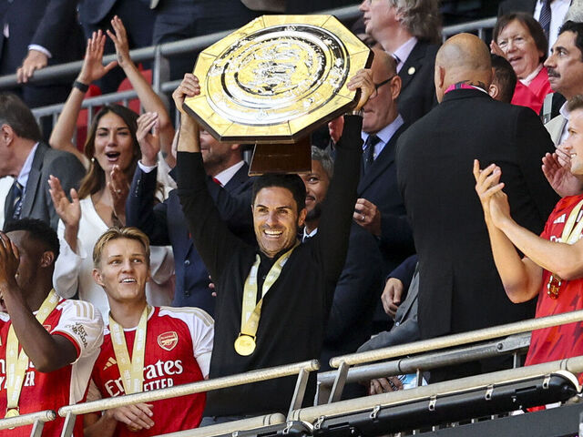 LONDON, ENGLAND - AUGUST 06: Head Coach Mikel Arteta of Arsenal with the trophy following his sides 4-1 penaty win after extra-time during The FA Community Shield match between Manchester City against Arsenal at Wembley Stadium on August 06, 2023 in London, England.