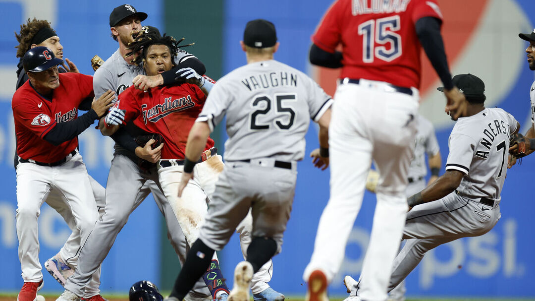 Andrew Vaughn homers as White Sox beat Yankees 5-1