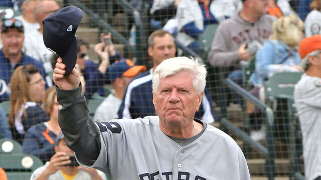 DETROIT, MI - SEPTEMBER 08: Former Detroit Tigers catcher Jim Price tips his hat to the crowd during the ceremony to honor the 50th anniversary of the Tigers 1968 World Championship team prior to the game between the Tigers and the St. Louis Cardinals at Comerica Park on September 8, 2018 in Detroit, Michigan. The Tigers defeated the Cardinals 4-3.