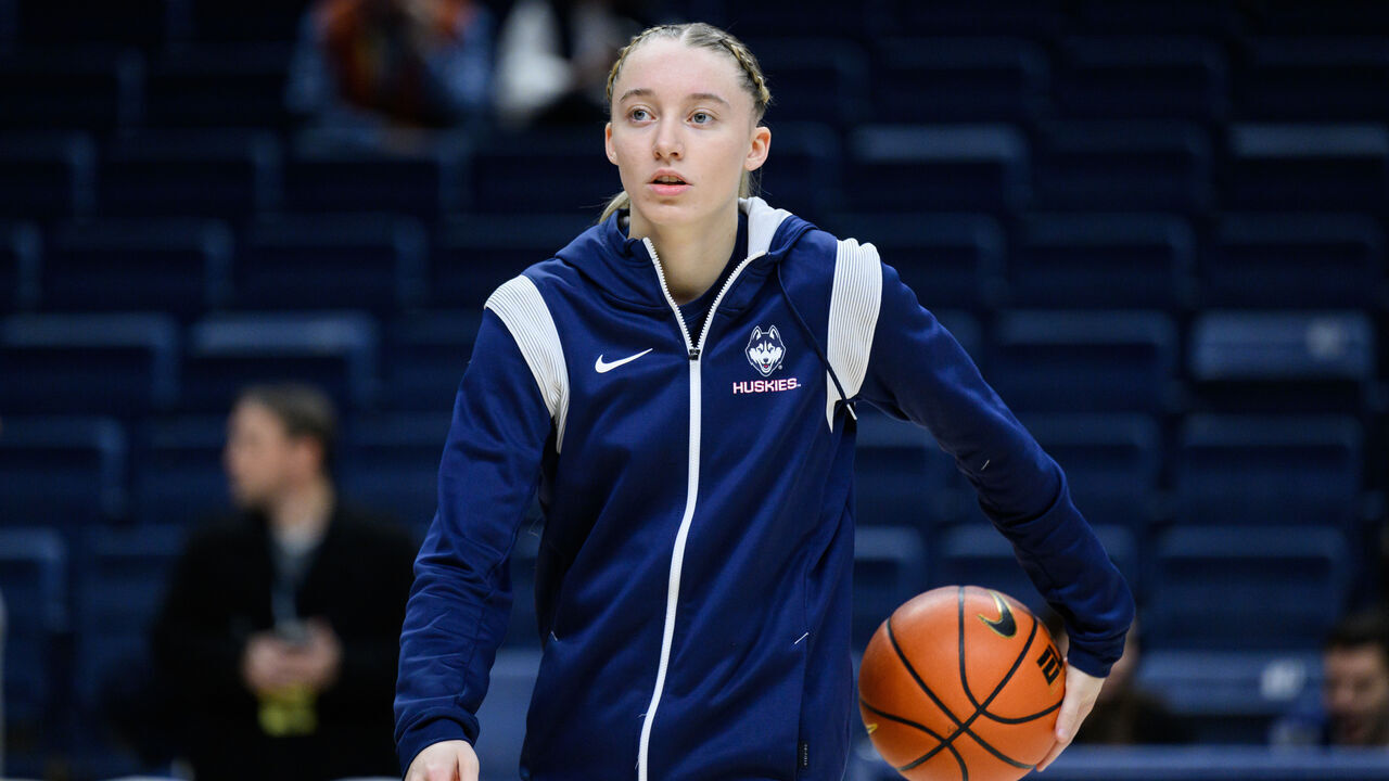 STORRS, CT - JANUARY 21: UConn Huskies guard Paige Bueckers (5) warms up on the court before the women's college basketball game between the Butler Bulldogs and UConn Huskies on January 21, 2023, at Harry A. Gampel Pavilion in Storrs, CT.