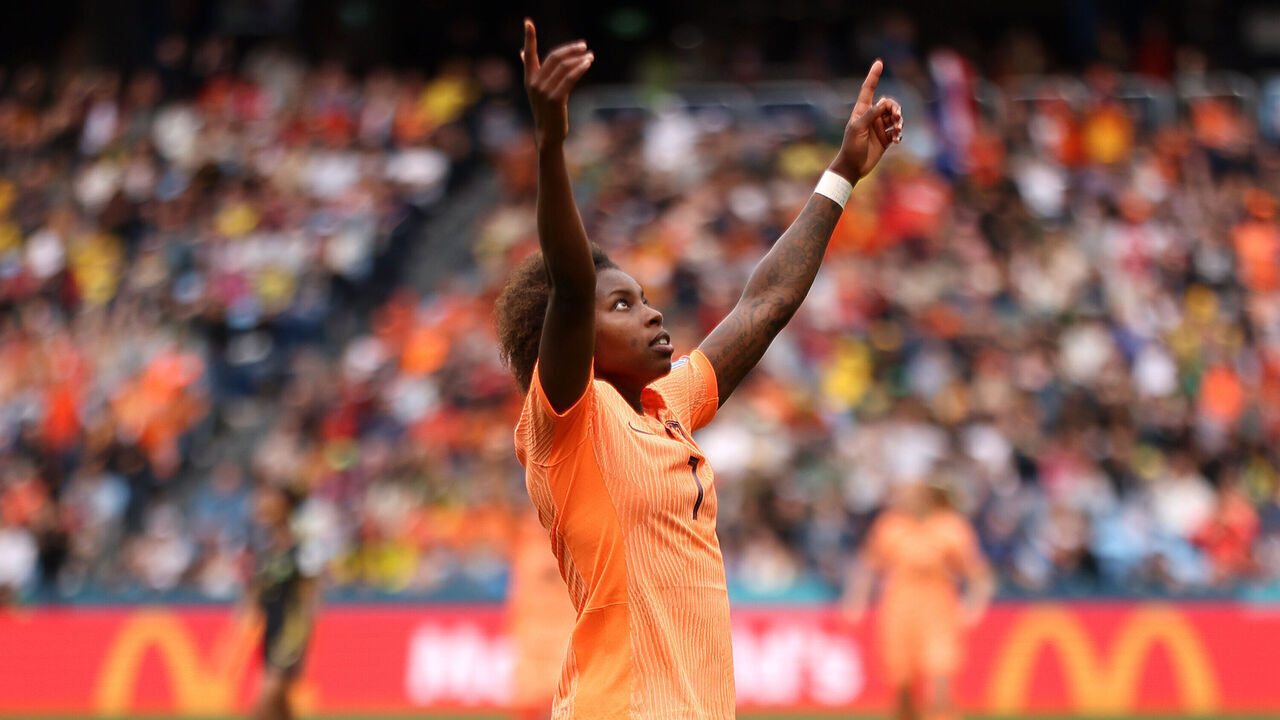 SYDNEY, AUSTRALIA - AUGUST 06: Lineth Beerensteyn of Netherlands celebrates after scoring her team's second goal during the FIFA Women's World Cup Australia & New Zealand 2023 Round of 16 match between Netherlands and South Africa at Sydney Football Stadium on August 06, 2023 in Sydney / Gadigal, Australia.