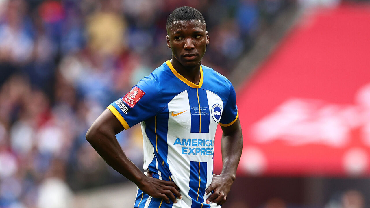 LONDON, ENGLAND - APRIL 23: Moises Caicedo of Brighton & Hove Albion looks on during the Emirates FA Cup Semi Final match between Brighton & Hove Albion and Manchester United at Wembley Stadium on April 23, 2023 in London, England.