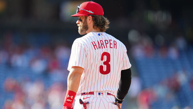 Harper returns to Phillies' lineup after missing 1 game | theScore