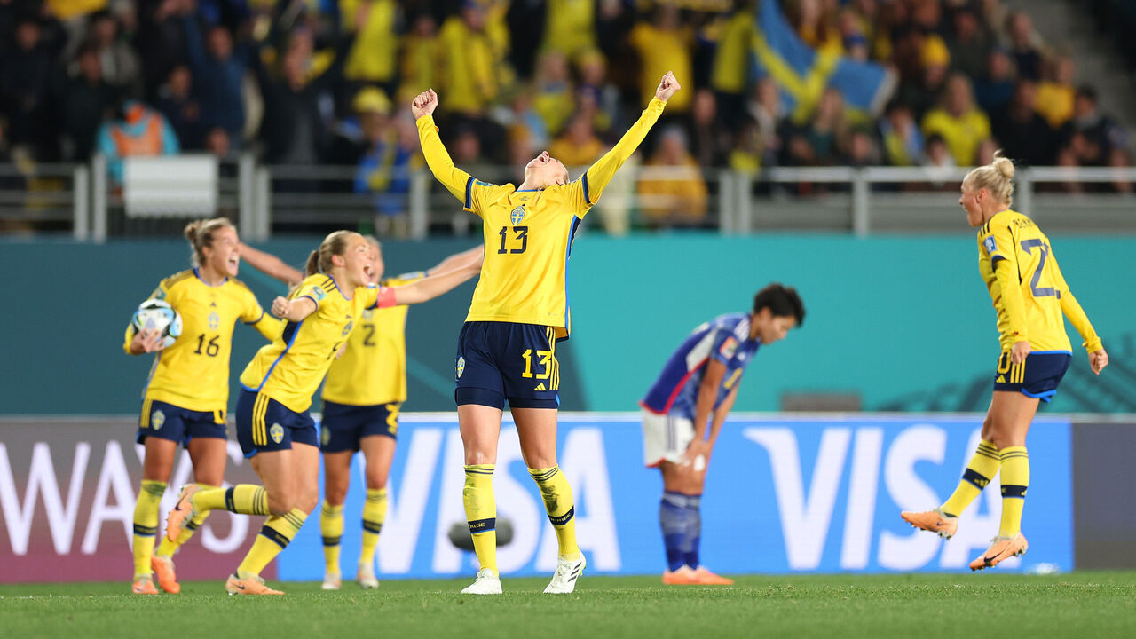 Sweden's Amanda Ilestedt scores goal vs. Japan in 32'