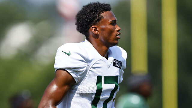 FLORHAM PARK, NEW JERSEY - JULY 26: Wide receiver Garrett Wilson #17 of the New York Jets runs a drill during training camp at Atlantic Health Jets Training Center on July 26, 2023 in Florham Park, New Jersey.
