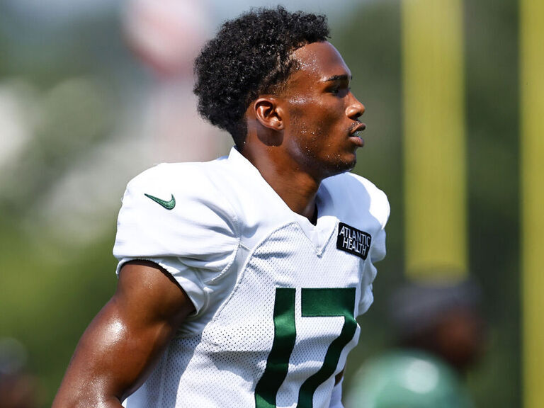 Jets' Wilson appears to troll Broncos' Payton with outfit after Hackett criticism