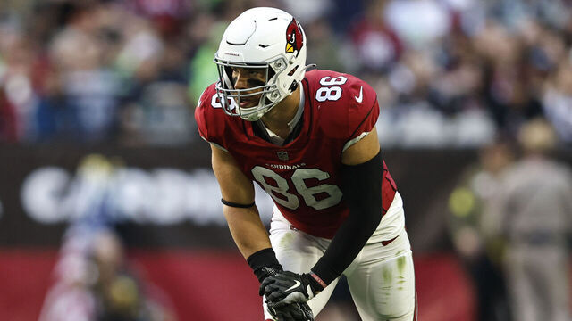 GLENDALE, ARIZONA - NOVEMBER 06: Zach Ertz #86 of the Arizona Cardinals lines up during an NFL Football game between the Arizona Cardinals and the Seattle Seahawks at State Farm Stadium on November 06, 2022 in Glendale, Arizona.