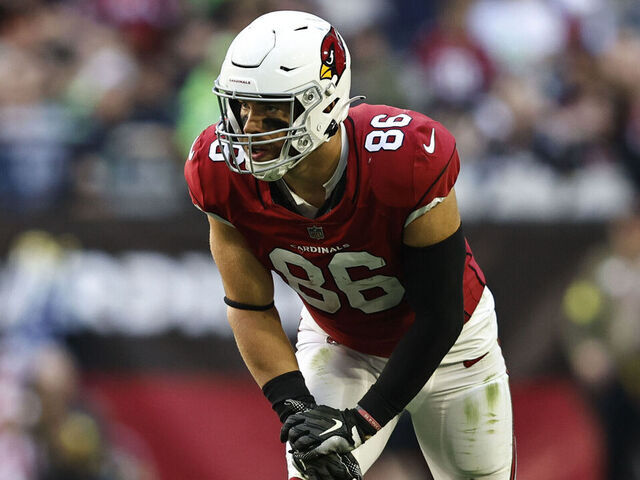 GLENDALE, ARIZONA - NOVEMBER 06: Zach Ertz #86 of the Arizona Cardinals lines up during an NFL Football game between the Arizona Cardinals and the Seattle Seahawks at State Farm Stadium on November 06, 2022 in Glendale, Arizona.