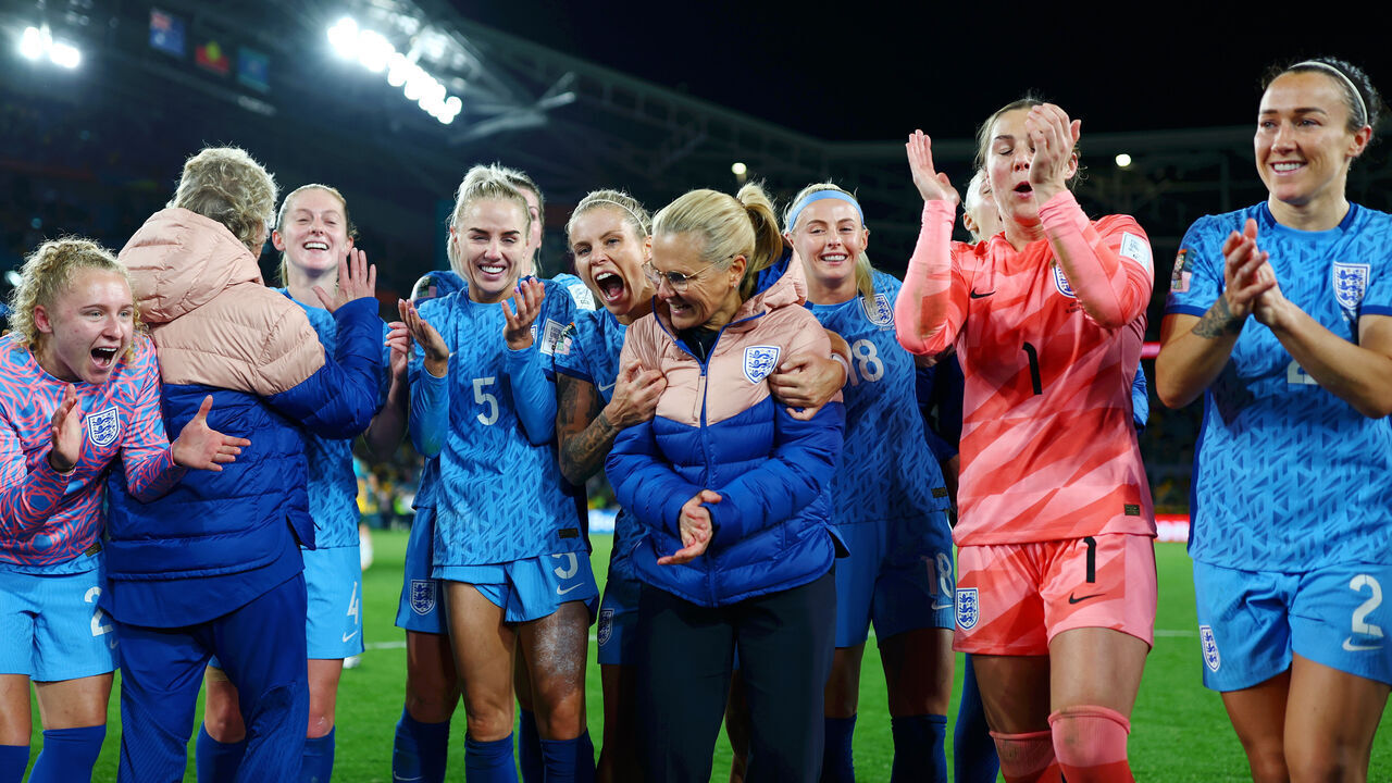 SYDNEY, AUSTRALIA - AUGUST 16: Sarina Wiegman, Manager of England, and players of England huddle following the FIFA Women's World Cup Australia & New Zealand 2023 Semi Final match between Australia and England at Stadium Australia on August 16, 2023 in Sydney, Australia.