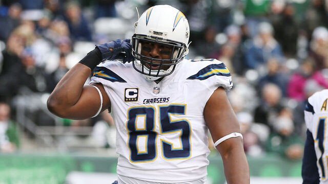 EAST RUTHERFORD, NJ - DECEMBER 24: Antonio Gates #85 of the Los Angeles Chargers celebrates after scoring a first half touchdown reception against the New York Jets in an NFL game at MetLife Stadium on December 24, 2017 in East Rutherford, New Jersey.