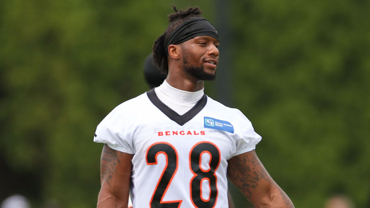 CINCINNATI, OH - JULY 28: Cincinnati Bengals running back Joe Mixon (28) during the Cincinnati Bengals training camp on July 28, 2023 in Cincinnati OH.
