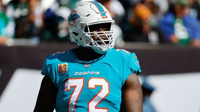 EAST RUTHERFORD, NJ - OCTOBER 09: Miami Dolphins offensive tackle Terron Armstead (72) during the National Football League game between the New York Jets and Miami Dolphins on October 9, 2022 at MetLife Stadium in East Rutherford, New Jersey.