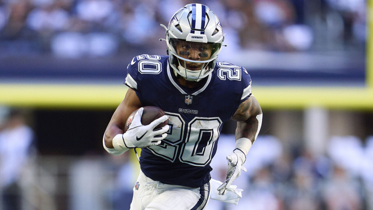 ARLINGTON, TX - OCTOBER 30: Tony Pollard #20 of the Dallas Cowboys runs with the ball against the Chicago Bears during the first half at AT&T Stadium on October 30, 2022 in Arlington, Texas.