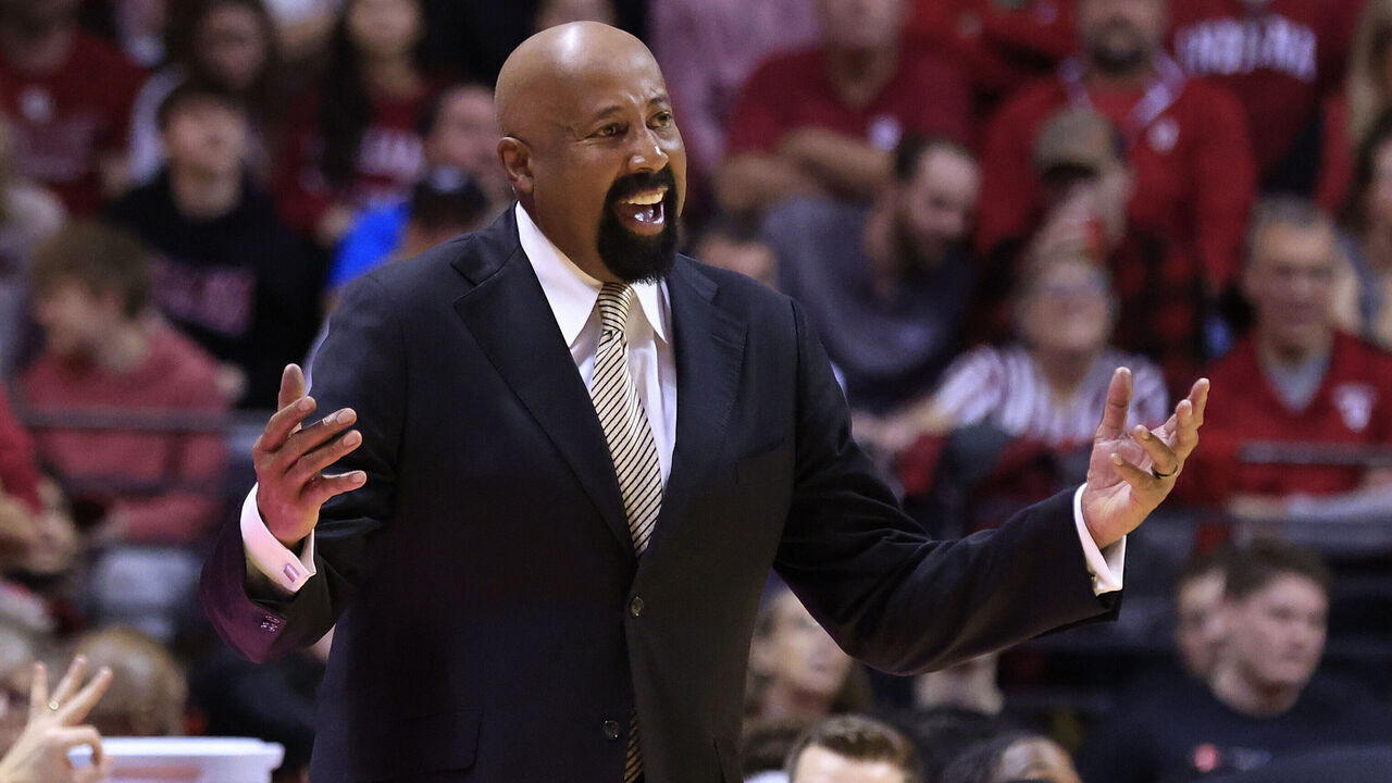 BLOOMINGTON, INDIANA - FEBRUARY 07: Head coach Mike Woodson of the Indiana Hoosiers reacts after a play during the second half in the game against the Rutgers Scarlet Knights at Simon Skjodt Assembly Hall on February 07, 2023 in Bloomington, Indiana.