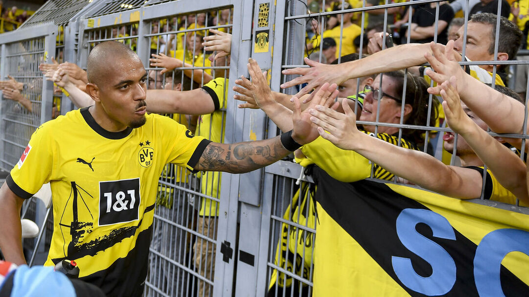 Saturday in Bundesliga: Malen strikes late to give | theScore