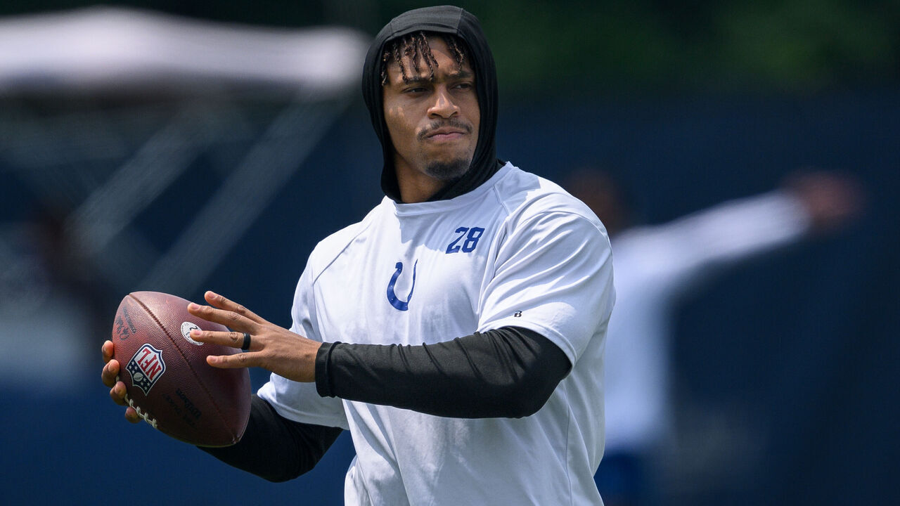 INDIANAPOLIS, IN - JUNE 07: Indianapolis Colts running back Jonathan Taylor (28) runs through a drill during the Indianapolis Colts OTA on June 7, 2023 at the Indiana Farm Bureau Football Center in Indianapolis, IN.