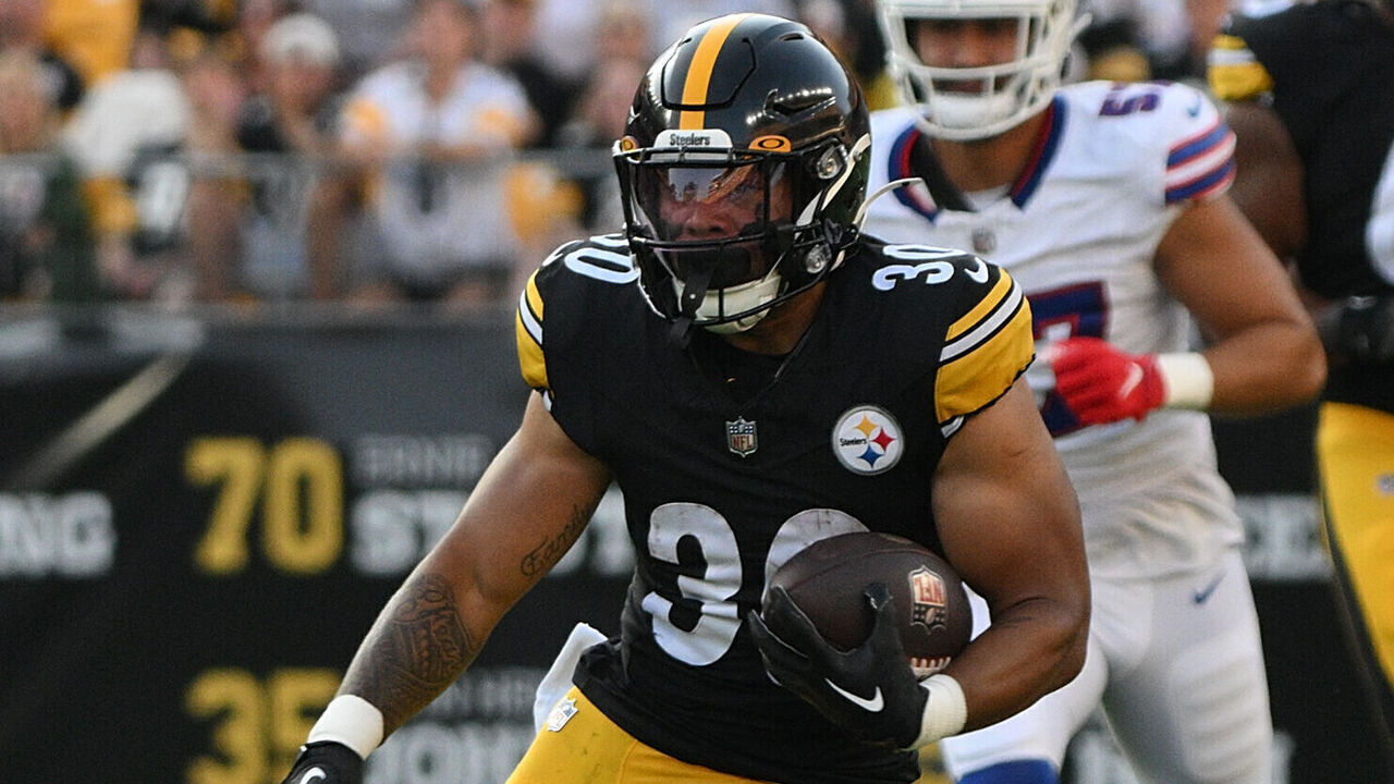 PITTSBURGH, PENNSYLVANIA - AUGUST 19: Jaylen Warren #30 of the Pittsburgh Steelers runs for a 62-yard touchdown in the first quarter during a preseason game against the Buffalo Bills at Acrisure Stadium on August 19, 2023 in Pittsburgh, Pennsylvania.