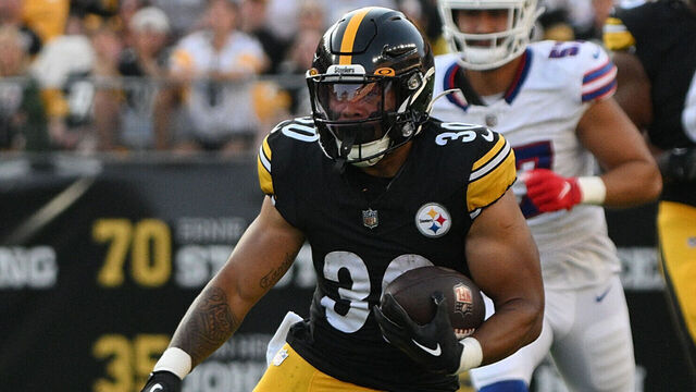 PITTSBURGH, PENNSYLVANIA - AUGUST 19: Jaylen Warren #30 of the Pittsburgh Steelers runs for a 62-yard touchdown in the first quarter during a preseason game against the Buffalo Bills at Acrisure Stadium on August 19, 2023 in Pittsburgh, Pennsylvania.