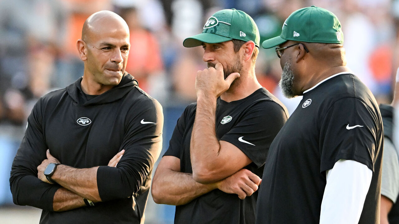 CANTON, OHIO - AUGUST 03: Head coach Robert Saleh of the New York Jets talks with Aaron Rodgers #8 prior to the 2023 Pro Hall of Fame Game against the Cleveland Browns at Tom Benson Hall Of Fame Stadium on August 03, 2023 in Canton, Ohio.