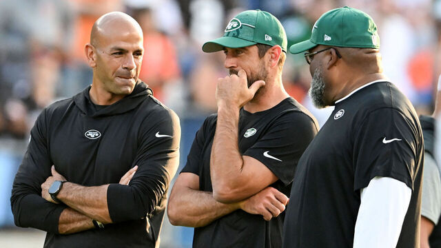 CANTON, OHIO - AUGUST 03: Head coach Robert Saleh of the New York Jets talks with Aaron Rodgers #8 prior to the 2023 Pro Hall of Fame Game against the Cleveland Browns at Tom Benson Hall Of Fame Stadium on August 03, 2023 in Canton, Ohio.
