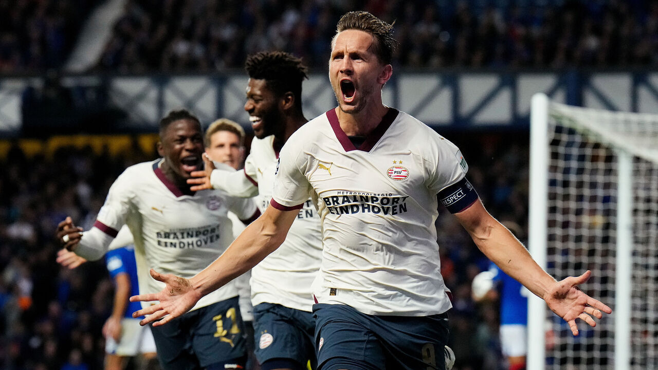 GLASGOW, UNITED KINGDOM - AUGUST 22: Luuk de Jong of PSV celebrates 2-2 wit Ibrahim Sangare of PSV, Johan Bakayoko of PSV during the UEFA Champions League match between Rangers v PSV at the Ibrox Stadium on August 22, 2023 in Glasgow United Kingdom