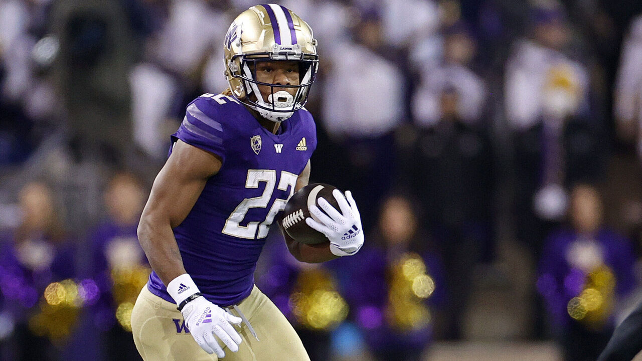 SEATTLE, WASHINGTON - NOVEMBER 19: Cameron Davis #22 of the Washington Huskies carries the ball against the Colorado Buffaloes during the first quarter at Husky Stadium on November 19, 2022 in Seattle, Washington.