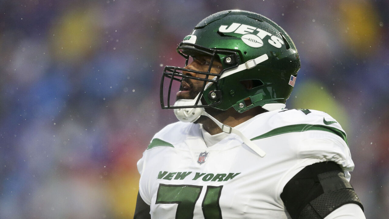 Jets' Duane Brown practices for the first time since shoulder surgery