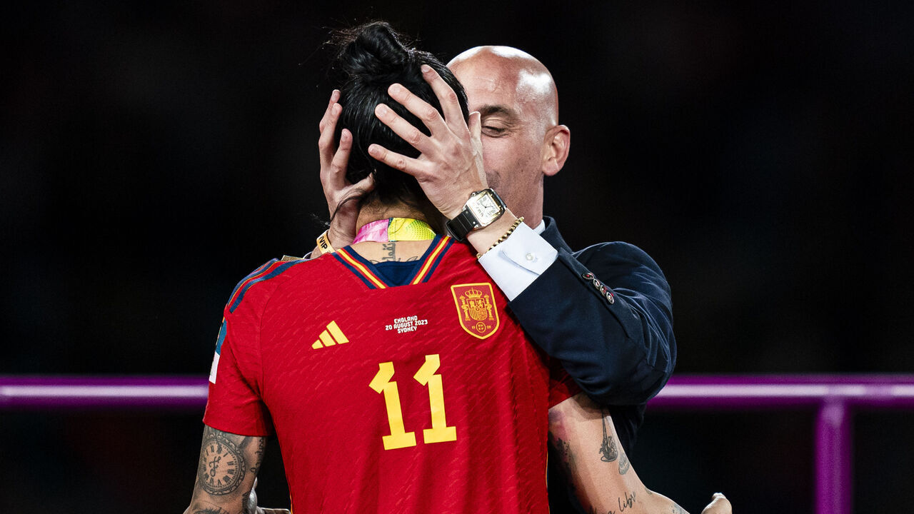 SYDNEY, AUSTRALIA - AUGUST 20: President of the Royal Spanish Football Federation Luis Rubiales (R) kisses Jennifer Hermoso of Spain (L) during the medal ceremony of FIFA Women's World Cup Australia & New Zealand 2023 Final match between Spain and England at Stadium Australia on August 20, 2023 in Sydney, Australia.