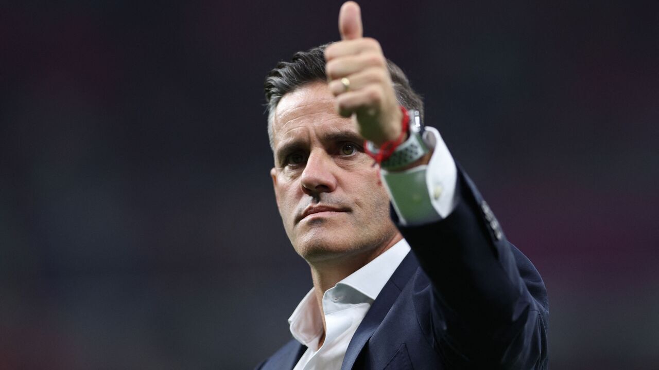 Canada's English coach #00 John Herdman gestures to fans after the Qatar 2022 World Cup Group F football match between Belgium and Canada at the Ahmad Bin Ali Stadium in Al-Rayyan, west of Doha on November 23, 2022.