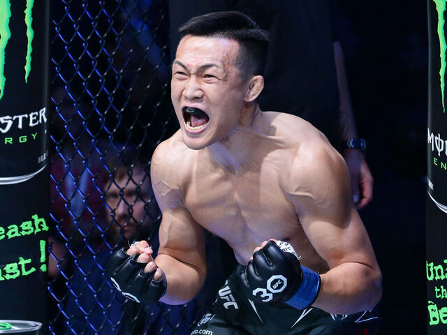 SINGAPORE, SINGAPORE - AUGUST 26: Chan Sung Jung of South Korea prepares to face Max Holloway in a featherweight bout during the UFC Fight Night event at Singapore Indoor Stadium on August 26, 2023 in Singapore.