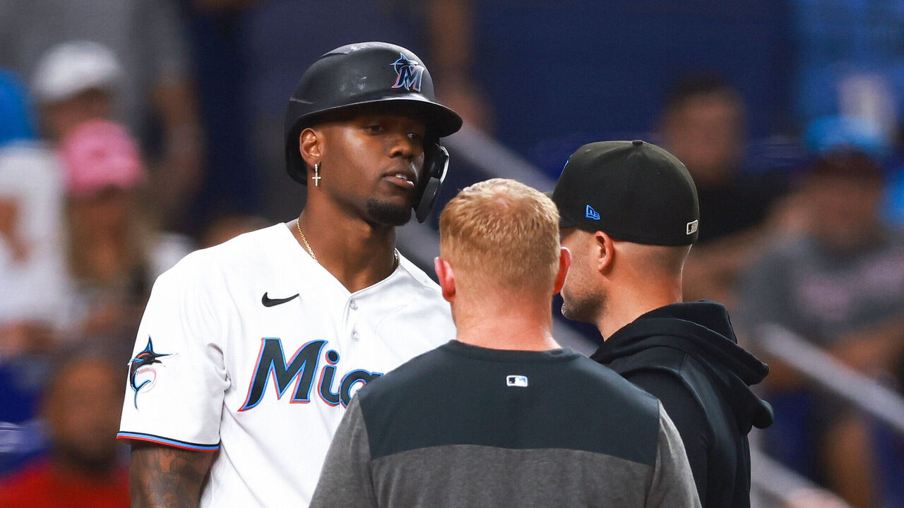 Marlins' Jorge Soler leaves game against Rays because of right hip