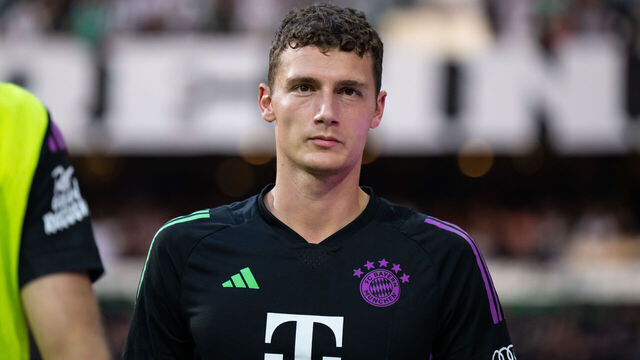 BREMEN, GERMANY - AUGUST 18: Benjamin Pavard of Munich enters the stadiu prior to the Bundesliga match between SV Werder Bremen and FC Bayern München at Wohninvest Weserstadion on August 18, 2023 in Bremen, Germany.