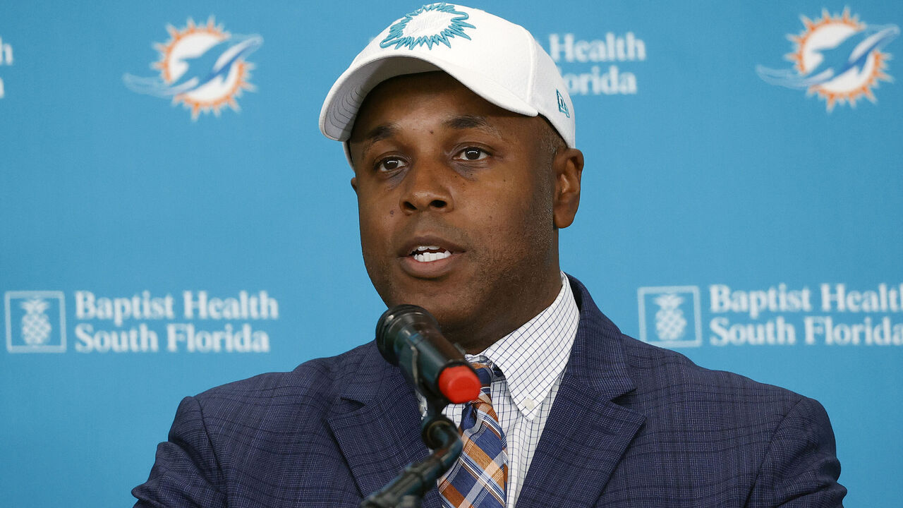 Dolphins' McDaniel on Jonathan Taylor trade talks; starters to