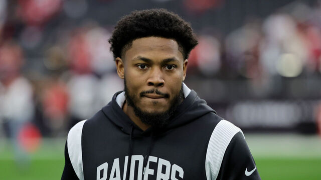 LAS VEGAS, NEVADA - JANUARY 01: Josh Jacobs #28 of the Las Vegas Raiders warms up prior to a game against the San Francisco 49ers at Allegiant Stadium on January 01, 2023 in Las Vegas, Nevada.