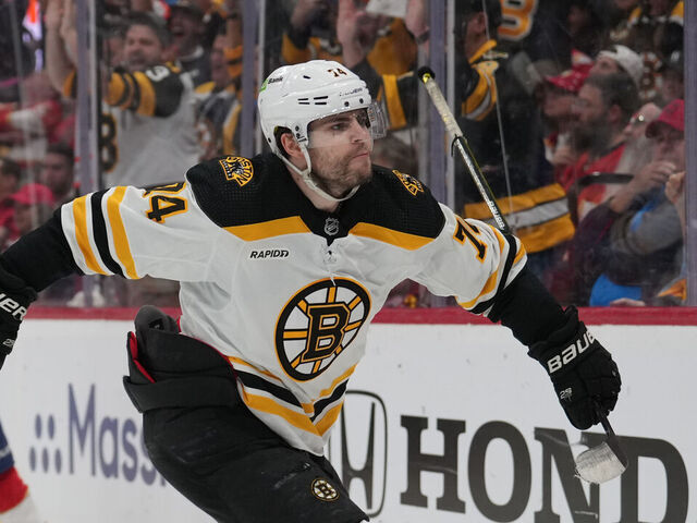 DeBrusk wants to stay with Bruins: 'It's the only team that I know' | theScore.com