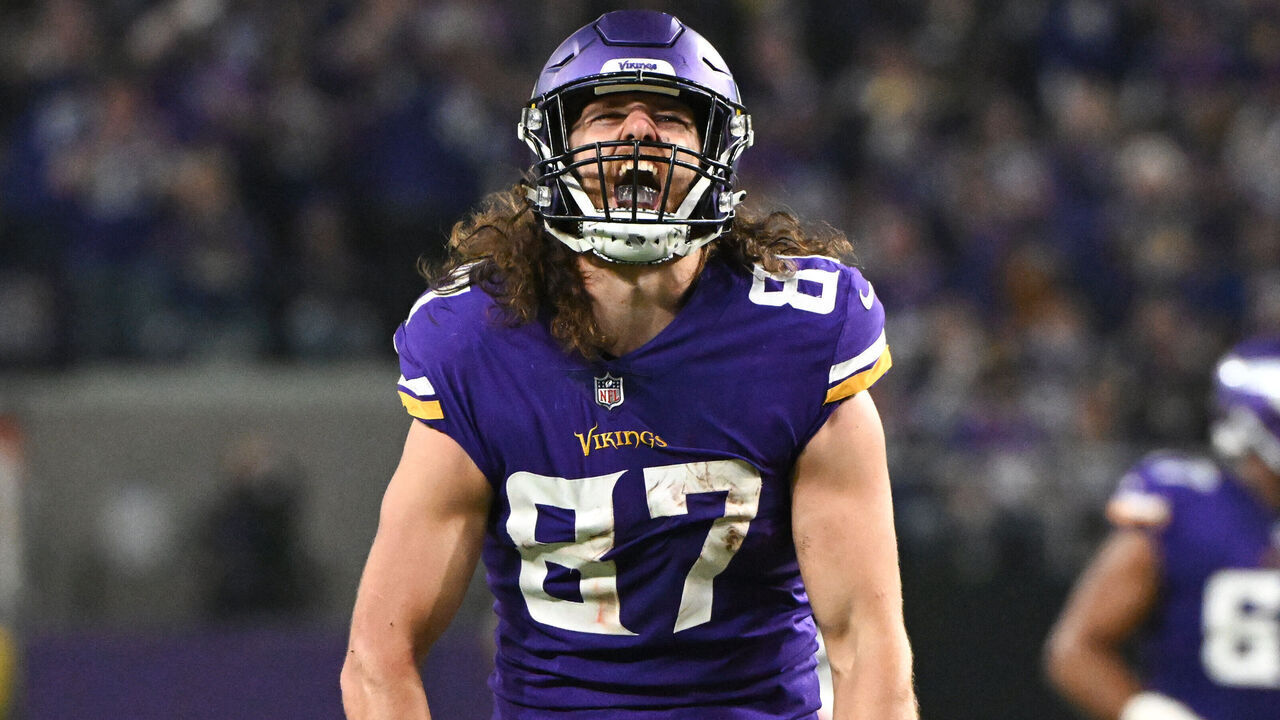 MINNEAPOLIS, MINNESOTA - JANUARY 15: T.J. Hockenson #87 of the Minnesota Vikings reacts after a play against the New York Giants during the first half in the NFC Wild Card playoff game at U.S. Bank Stadium on January 15, 2023 in Minneapolis, Minnesota.