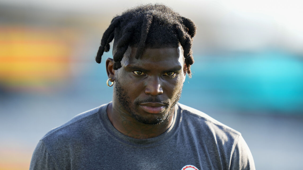 Dolphins WR Tyreek Hill resolves dispute with South Florida marina worker -  The San Diego Union-Tribune