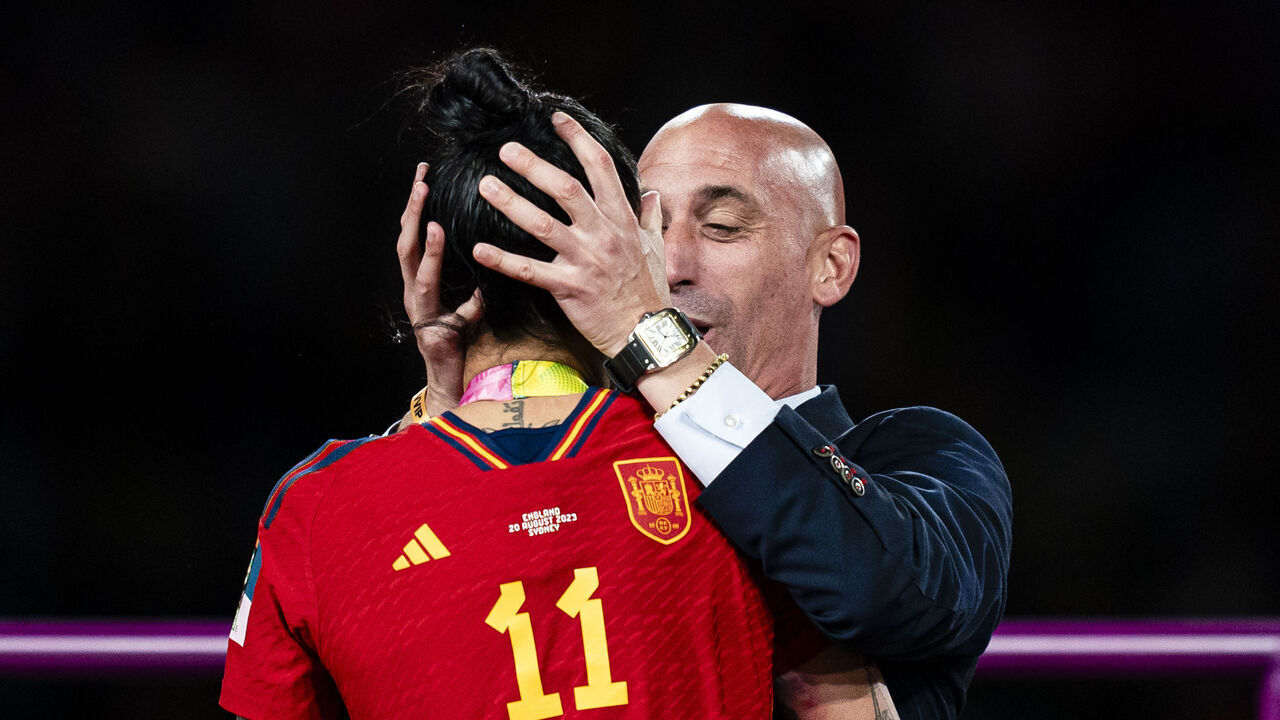 SYDNEY, AUSTRALIA - AUGUST 20: President of the Royal Spanish Football Federation Luis Rubiales (R) kisses Jennifer Hermoso of Spain (L) during the medal ceremony of FIFA Women's World Cup Australia & New Zealand 2023 Final match between Spain and England at Stadium Australia on August 20, 2023 in Sydney, Australia.