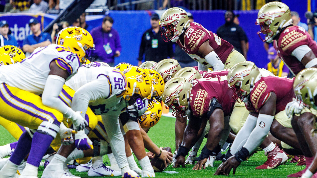 NEW ORLEANS, LA - SEPTEMBER 04: The Florida State Seminoles defense lines up during a game between the LSU Tigers and the Florida State Seminoles at the Caesars Superdome in New Orleans, Louisiana on September 4, 2022.
