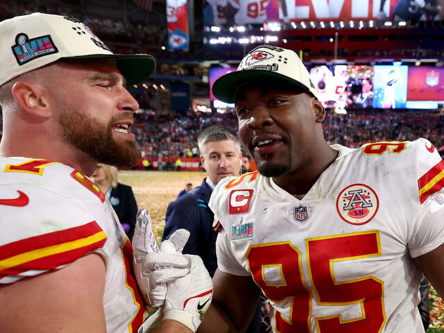 Kelce begs Jones to end holdout: 'You're really scaring me, man'