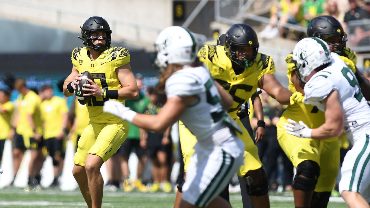EUGENE, OR - SEPTEMBER 02: Oregon Ducks quarterback Bo Nix (10) drops back to pass during a college football game between the Oregon Ducks and Portland State Vikings on September 2, 2023, at Autzen Stadium in Eugene, Oregon.