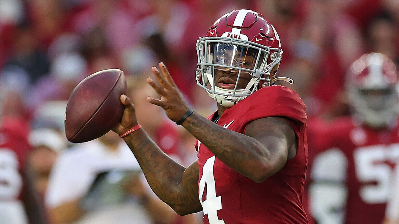 TUSCALOOSA, ALABAMA - SEPTEMBER 02: Jalen Milroe #4 of the Alabama Crimson Tide looks to pass against the Middle Tennessee Blue Raiders during the first quarter at Bryant-Denny Stadium on September 02, 2023 in Tuscaloosa, Alabama.