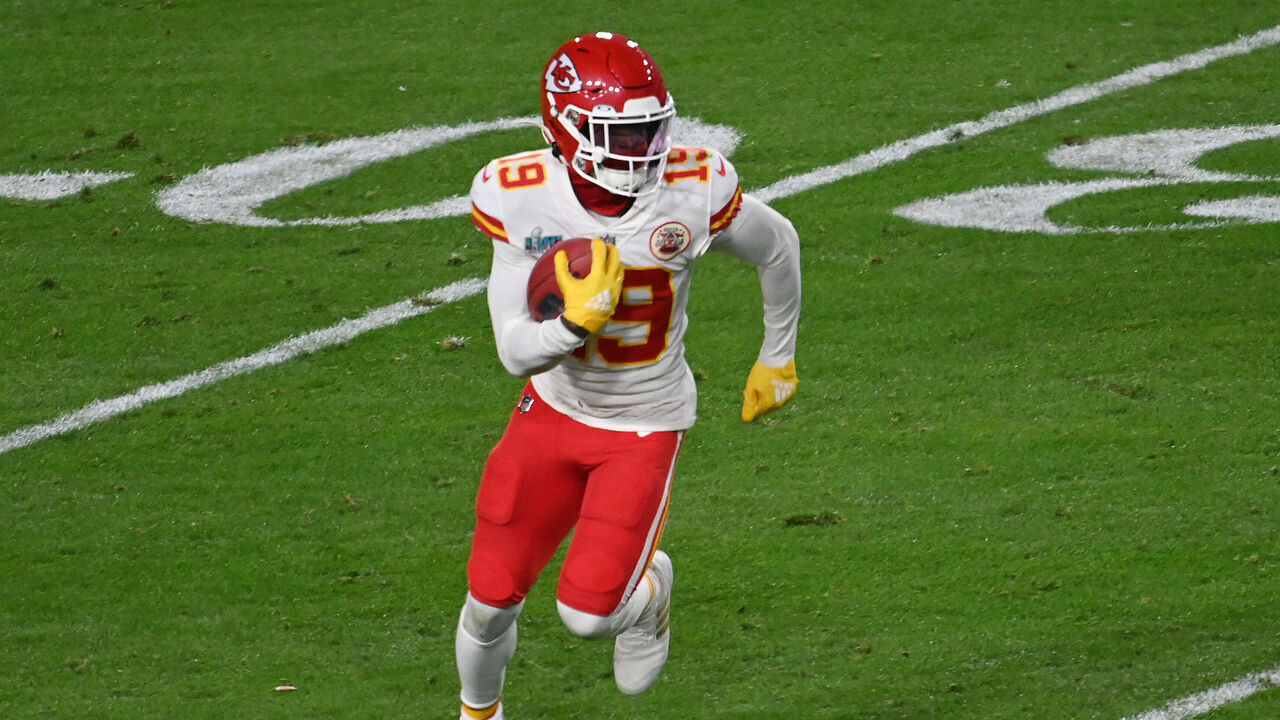 GLENDALE, ARIZONA - FEBRUARY 12: Kadarius Toney #19 of the Kansas City Chiefs runs with the ball against the Philadelphia Eagles during the second half in Super Bowl LVII at State Farm Stadium on February 12, 2023 in Glendale, Arizona.