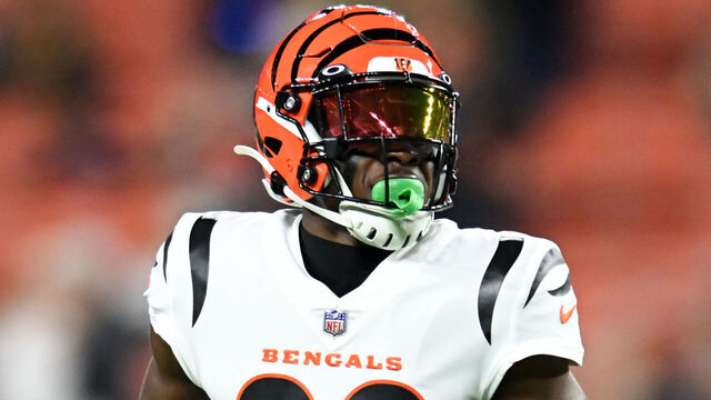 CLEVELAND, OHIO - OCTOBER 31: Chidobe Awuzie #22 of the Cincinnati Bengals warms up prior to a game against the Cleveland Browns at FirstEnergy Stadium on October 31, 2022 in Cleveland, Ohio.